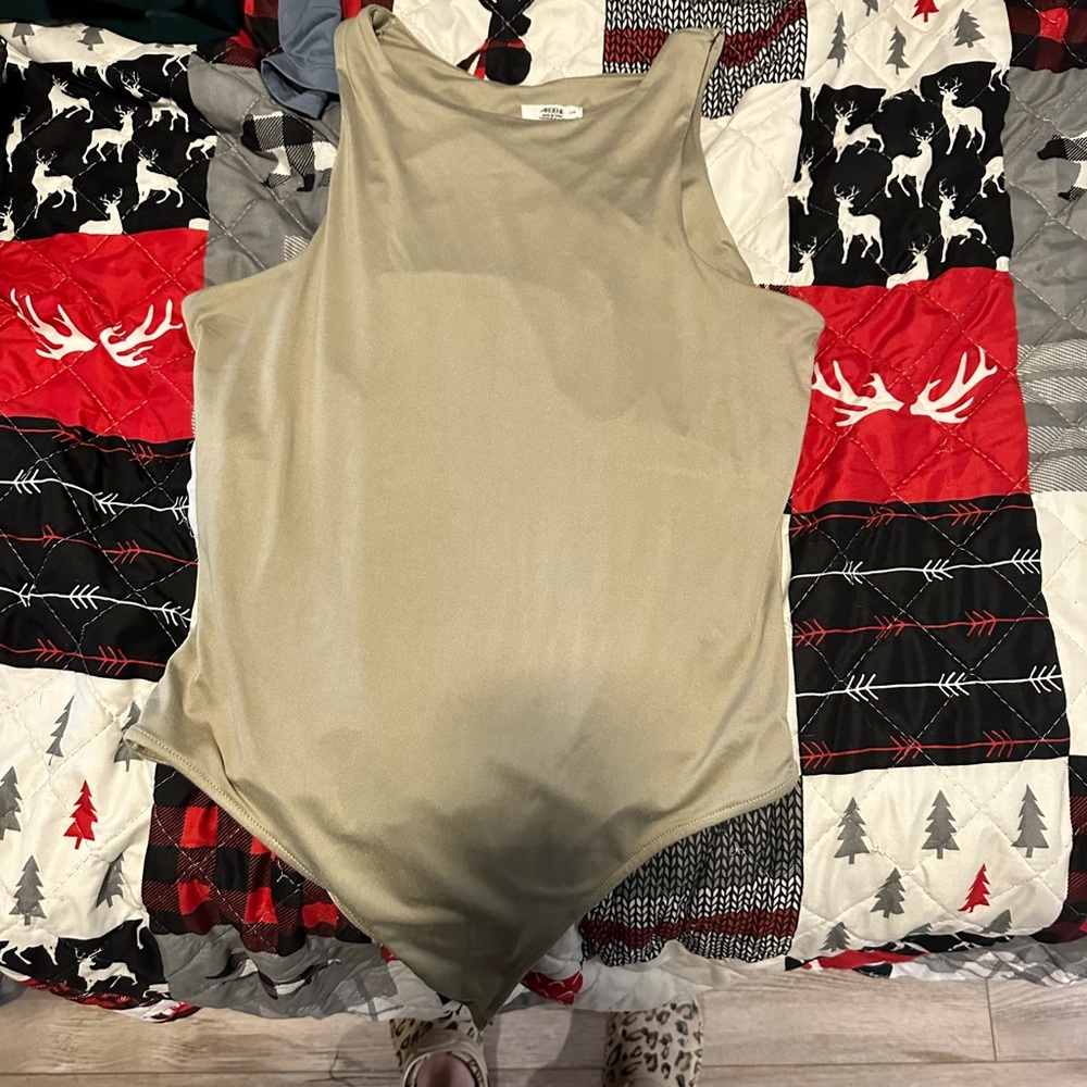 Body suit never worn- fits more like a medium